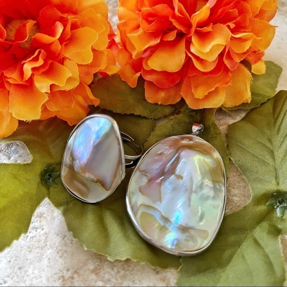 Mother of Pearl and Silver pendant and ring set NWT